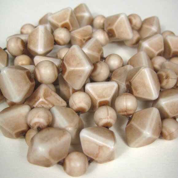 Necklace Strand Vintage 1970s 1980s Beaded Plastic Faux Stone Octahedron 32 in - Picture 8 of 8